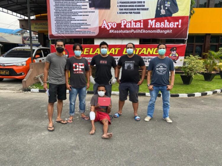 PENCOPET— Spesialis copet, Riki Kamba (25) ditembak Tim Klewang Satreskrim Polresta Padang pada kaki kanannya karena melawan saat ditangkap.