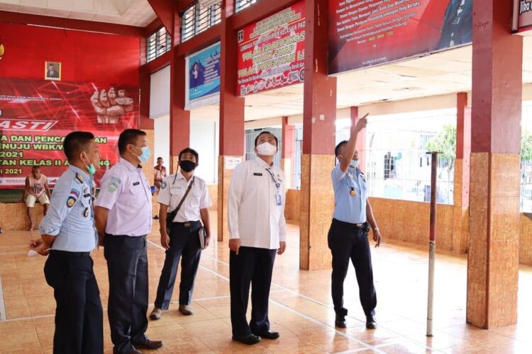 Survei— Tim BMKG Padang Panjang melakukan  survei ke Lapas Kelas IIA Padang, kemarin. BMKG pun  merekomendasikan  Lapas yang berada di bibir Pantai Padang itu direlokasi ke tempat aman tsunami.