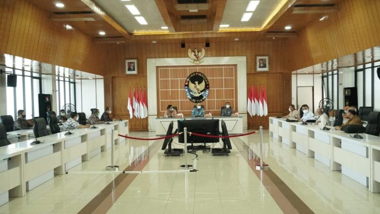 AUDIENSI—Wakil Bupati Tanah Datar Richi Aprian, SH, MH saat audiensi di Kemenkopolhukam yang disambut secara langsung Deputi Bidang Kesatuan Bangsa Janedjri M. Gaffar di ruang rapat Nakula, Jakarta.