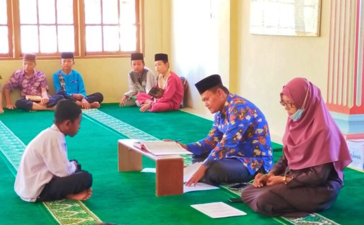 SELEKSI— Untuk menciptakan generasi cinta Al-Qur’an serta menumbuh kembangkan penghafal Al-Qur’an, Ulakan Tapakih melakukan seleksi hafiz.