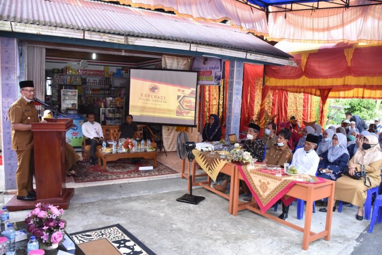 HADIRI— Wabup Agam Irwan Fikri menghadiri lomba koperasi berprestasi tingkat Sumbar 2021.