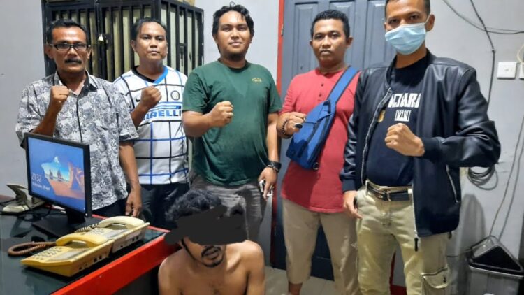 NARAPIDANA-Tim gabungan berhasil menangkap R, Narapidana yang kabur dari Rutan Kelas IIB Painan  di kawasan Sungai Nipah, Kecamatan IV Jurai Rabu (28/4) malam 