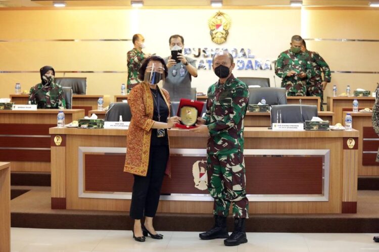 KERJA SAMA— Penandatangan kerja sama PLN dan TNI AD.