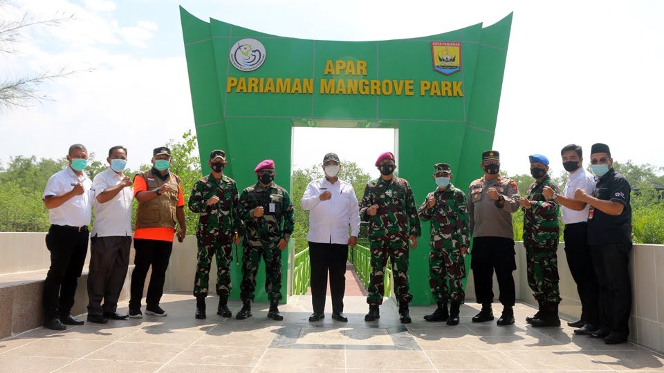 Tanam Pohon Mangrove Bersama Latamal