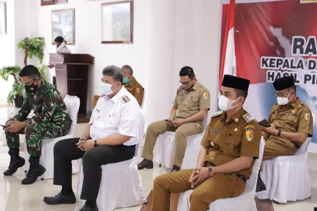 Wali Kota Solok Zul Elfian bersama Forkompinda mengikuti arahan presiden secara virtual