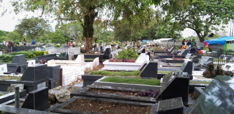 Bertahun-tahun tak Bayar Retribusi, Ahli Waris Disurati 1 Sudah Penuh— TPU Tunggul Hitam saat ini kondisinya sudah penuh. DLH mencatat sudah ada sekitar 22.705 makam di lokasi tersebut. Untuk meminimalisir jumlah makan yang makin padat, DLH pun melakukan sistem tumpang sari, atas izin ahli waris.