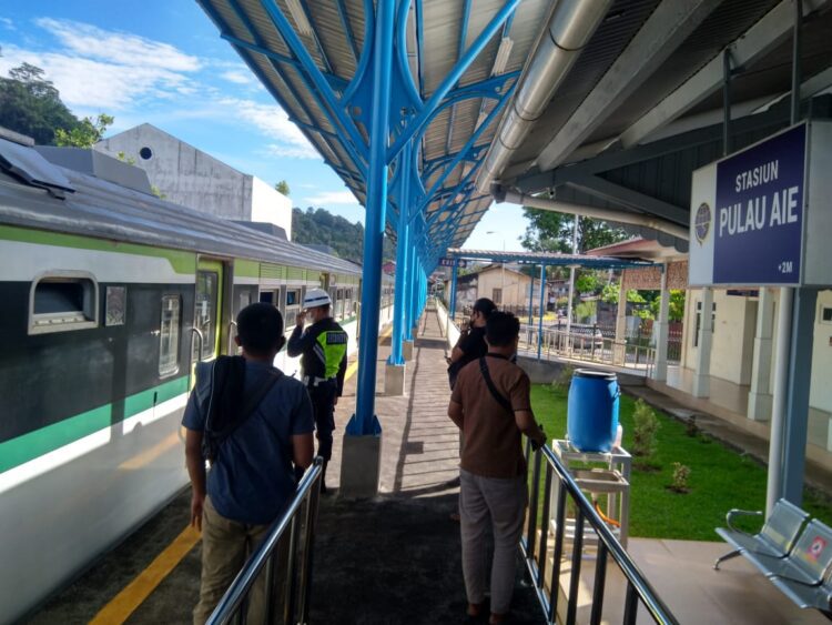 WISATA KOTA TUA— Stasiun Pulau Aie, yang berdekatan dengan area bersejarah, Kota Tua Padang.