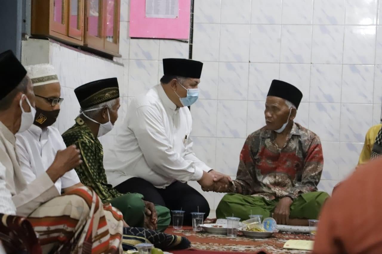Zul Elfian berdialog dengan jamaah masjid Istiqamah dalam kegiatan TSR