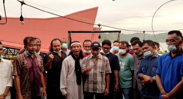 KOMITMEN  BERSAMA— Koalisi Masyarakat Pessel berkomitmen menjaga keamanan dan ketertiban masyarakat (Kamtibmas) foto bersama usai kegiatan.