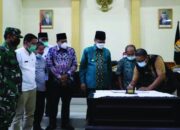 Enam Fraksi DPRD Sahkan Dua Perda, Walikota Terima dari Anggota DPRD
