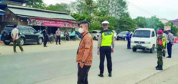 PERBATASAN— Suasana pos perbatasan 
provinsi Sumbar-Jambi di Nagari Sungai Rumbai, Kecamatan Sungai Rumbai, Kabupaten Dharmasraya.