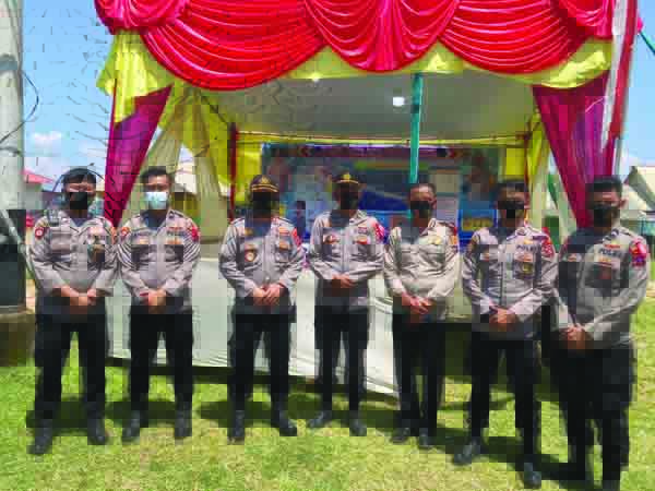 Cek Pos Pelayanan, Kapolres Berikan Motivasi Petugas Piket 1 TURUN—Kepala Kepolisian Resort Pesisir Selatan (Kapolres) AKBP. Sri Wibowo. S.iK, MM turun melihat dari dekat.