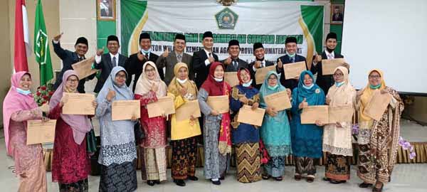 20 Pejabat Fungsional Dilantik Kanwil Kemenag 1 PELANTIKAN—Terlihat para pejabat yang dilantik foto bersama usai pelantikan.