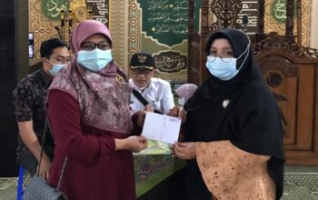 495 Guru MDTA TPQ dan Pondok Tahfiz Bukittinggi Terima Zakat dari Baznas