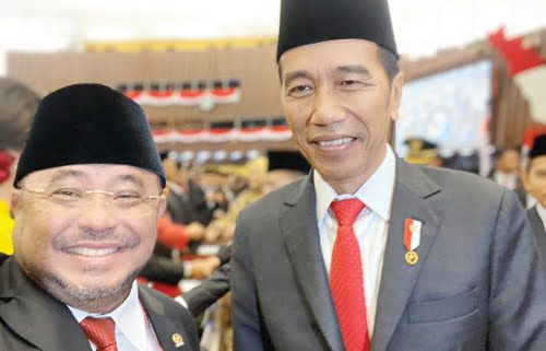 Habib Aboe Meminta Kader PKS Jangan Sampai Terlena 1 BERSAMA—Anggota DPR yang kini menjadi Sekjen PKS Habib Aboe Bakar Al Habsy bersama Presiden Jokowi.