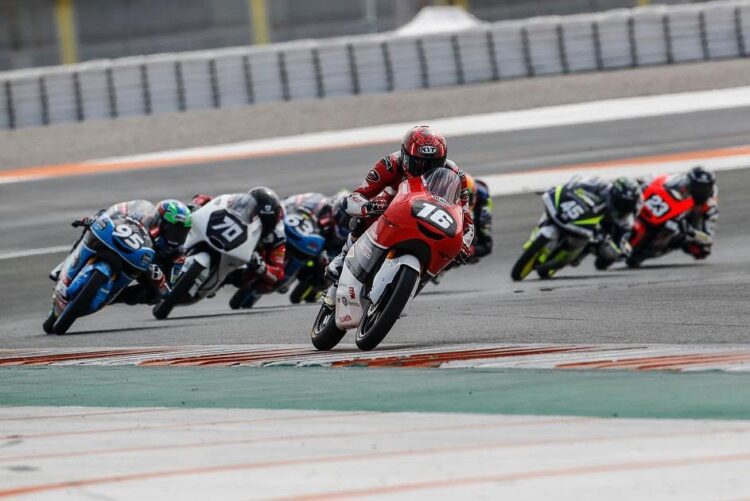 BALAPAN-— Mario Suryo Aji saat balapan kedua ajang FIM CEV Moto3 Junior World Championship yang digelar di sirkuit Ricardo Tormo, Valencia, Spanyol.
