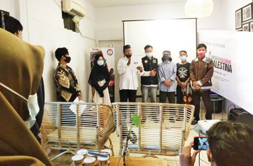 DEKLARASI KKIPP— Perwakilan MUI Padang, Drs. H. Johardi Dt. Bandaro Putiah melakukan deklarasi KKIPP Kota Padang, sebagai gerakan dan spirit kemanusian untuk pembebasan Palestina.