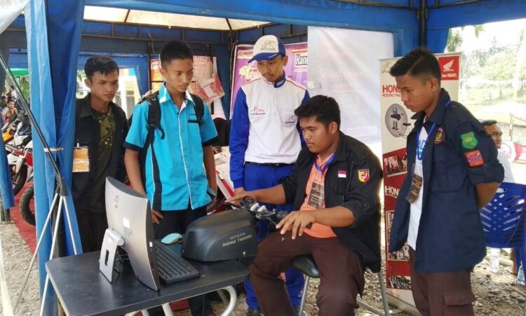 Riding Trainer--Edukasi keselamatan berkendara dengan Honda Riding Trainer kepada para pelajar dan para pengguna sepeda motor sebelum masa pandemi.