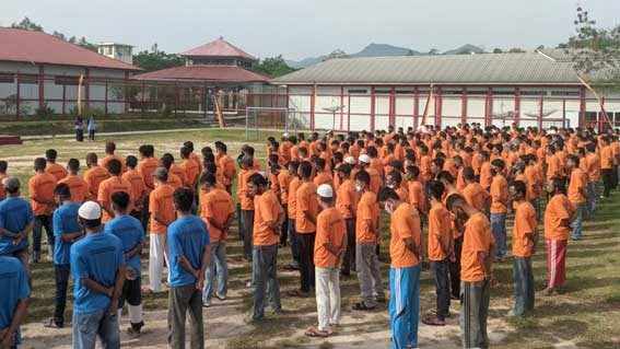 MENUNGGU—Para Narapidana Lapas Narkotika Sawahlunto  tengah menunggu remisi menjelang Lebaran Idul Fitri 1442  Hijriyah tahun 2021 ini.