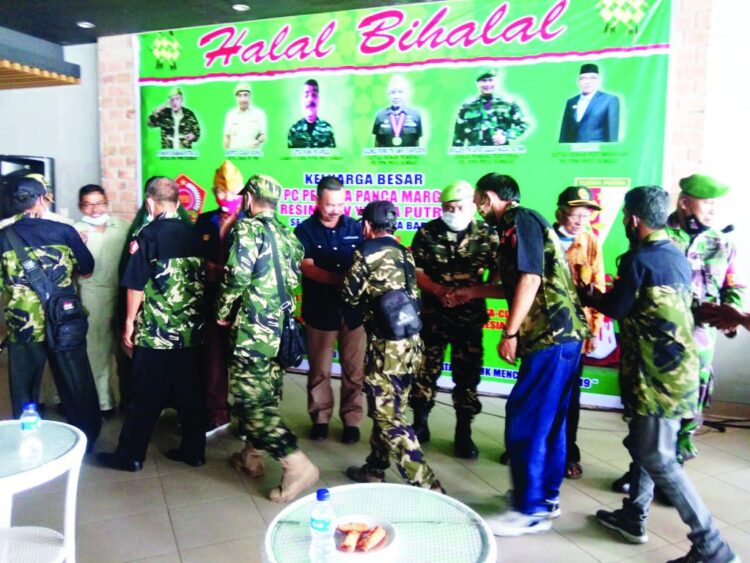 Usai Lebaran, PPM Sumbar Gelar Halal bihalal 1 HALAL BIHALAL— Ketua PPM Sumbar, Wahyu Iramana Putra memberikan sambutaan saat halal bihalal digelar Pemuda Panca Marga (PPM) Sumbar di Hotel Cavery Beach, Bungus, Minggu (23/5).