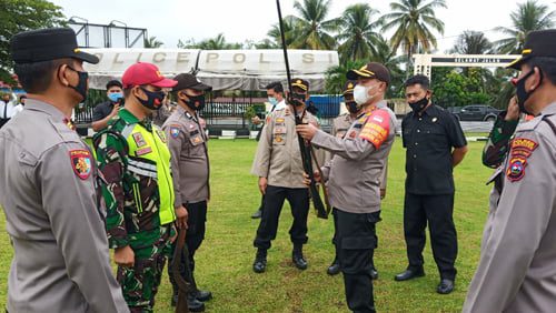 Polres dan Kodim 0310/SS Apel Gabungan, Apel yang dipimpin Kapolres Sijunjung 1 ARAHAN--Beria arahan kepada Babinsa dan Bhabinkamtibmas Nagari Durian Gadang, agar memberi pemahaman kepada warga untuk tidak menggunakan senjata api rakitan alias gobok.