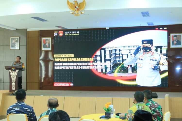 Wako Padang Hendri Septa dan Forkopimda rakor bersama pelaku usaha pariwisata, kafe/restoran/rumah makan dan tempat hiburan terkait penanganan Covid-19.