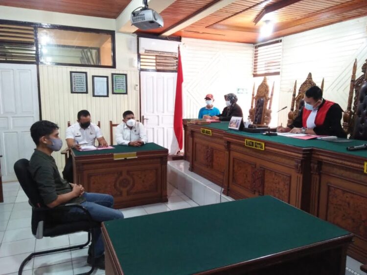 Pengadilan Negeri Payakumbuh menyidangkan pelanggar prokes karena tertangkap tangan oleh Tim Yustisi melanggar prokes di Kawasan Pusat Pasar Payakumbuh