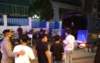 Tekan penyebaran Covid 19 Tim Gabungan Kota Bukittinggi terus menggencarkan operasi yustisi terhadap warga yang mengabaikan Prokes OKee Copy copy