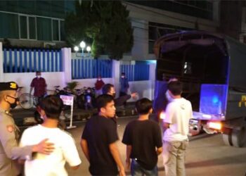 Tekan Covid-19, Tim Gabungan dari Polres Bukittinggi TNI 0304 Agam dan Satpol PP Bukittinggi Gencarkan  Operasi