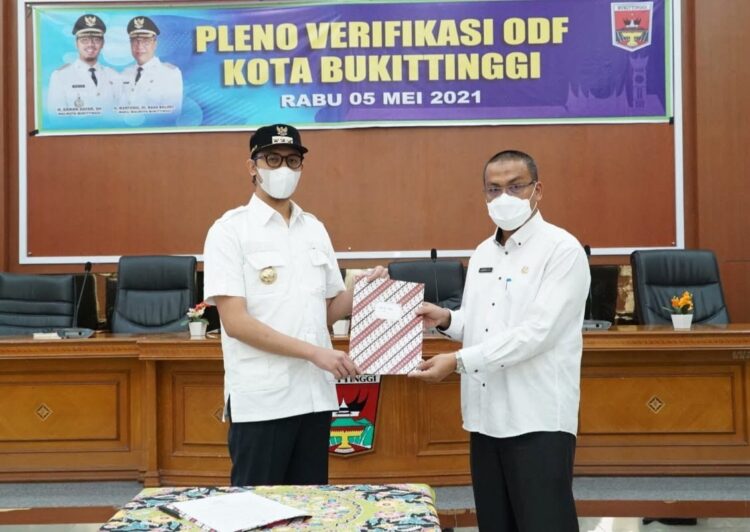 SAMPAIKAN—Wako Bukittinggi Erman Safar sampaikan Komitmen Pemko Bukittinggi menuju Sanitasi  Aman dan Layak 2022.