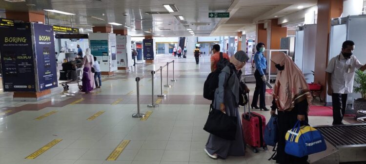 BIM— Suasana di Bandara Internasional Minangkabau (BIM) jelang pemberlakuan larangan mudik pada 6-17 Mei.