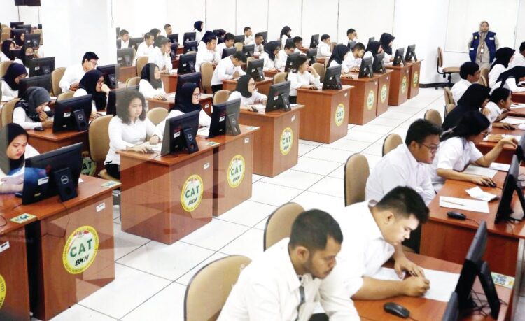 Seleksi CPNS 2021 Dimulai Hari Ini, Peserta Jalur Sekolah Kedinasan Harus Mencapai Nilai 65 1 HARI INI—Seleksi CPNS 2021 dimulai hari ini Senin (31/5). Para peserta tes sekolah kedinasan harus mencapai nilai minimal 65 untuk TWK.