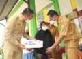 Wali Kota Pariaman Bagikan BLT ke KPM 10 Wali Kota Pariaman Bagikan BLT ke KPM