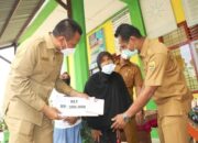 Wali Kota Pariaman Bagikan BLT ke KPM