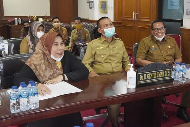 Pemko Pariaman Raih Opini WTP Kedelapan Kalinya 1 BERSAMA KETUA DPRD— Wali Kota Pariaman Genius Umar bersama ketua DPRD saat menerima Opini WTP.