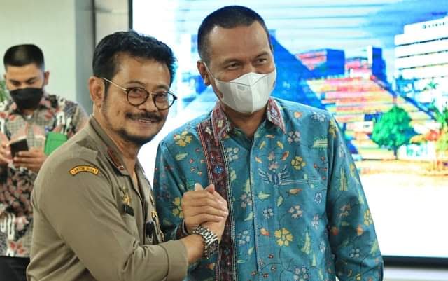 foto walikota salam komando dengan menteri pertanian