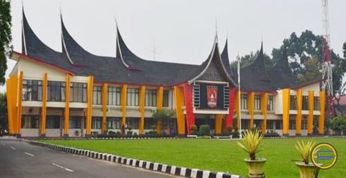 SELEKSI—Rumah bagonjong Kantor Bupati Agam telah meloloskan 26 pelamar seleksi administrasi pejabat eselon II.