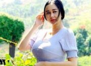 Ada Adegan Bibir, Aura Kasih Pamer Momen Mesra di Atas Ranjang