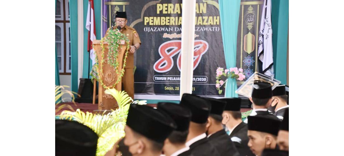 Bupati Agam Hadiri Pemberian Ijazah S10antri MTI Canduang