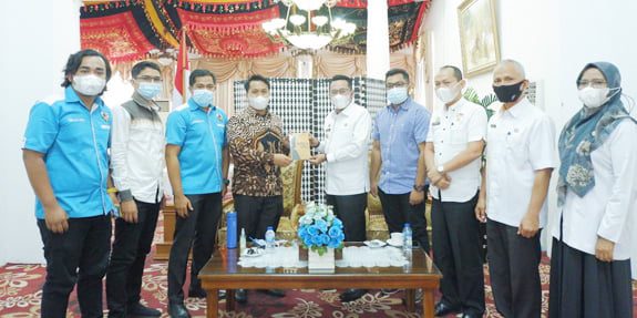 Bupati Eka Putra mengajak KNPI Tanah Datar melahirkan program-program kreatif yang mendukung visi misi pembangunan daerah.