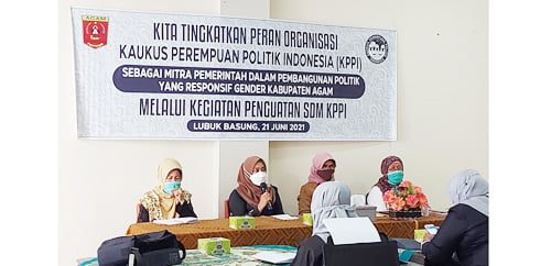Dinas Dalduk KB P2PA Gelar Pembekalan SDM KPPI 1 Dinas Pengendalian Penduduk Keluarga Berencana Pemberdayaan Perempuan dan Perlindungan Anak (Dalduk KB P2PA) Kabupaten Agam menggelar pembekalan peningkatan SDM Kaukus Perempuan Politik Indonesia (KPPI) di Lubuk Basung, Senin (21/6).