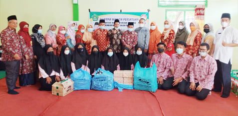 Ka Kankemenag Tanah Datar selaku Pembina DWP Kemenag sangat bersyukur,  karena sampai saat ini program “Jum’at Berkah” di jajaran Kemenag Kabupaten Tanah Datar tetap berjalan secara rutin dengan semangat ASN nya selaku  penghimpun sumbangan di Kecamatan yang sangat enerjik.