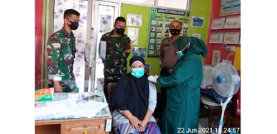 VAKSINASI—Terlihat sejumlah warga sedang menjalani vaksinasi Covid-19  di sejumlah Puskesmas di Padangpariaman.