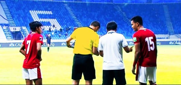 PENGGANTI-- Pemain muda Semen Padang FC, Genta Alparedo nomor punggung 7 dimasukkan pelatih jadi pemain penggati pada menit ke-83.