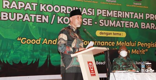 Terapkan Sistem Merit untuk Pengisian Jabatan, Mahyeldi: Kurangi Praktik Pengangkatan Berdasarkan Koneksi Politik 1 Gubernur Sumbar Buka Rakor Pemprov Sumbar dengan Pemerintah Kabupaten Kota se Sumbar Copy