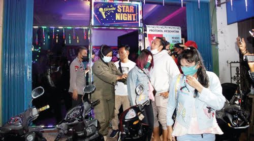 OPERASI YUSTISI— Operasi Yustisi sepanjang Senin (31/5) malam hingga Selasa (1/6) dinihari WIB, berhasil mengamankan 206 warga pelanggar prokes. 140 orang diantaranya diberi sanksi denda.