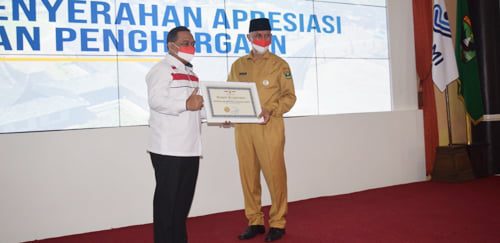 Mahyledi Harapkan Daerah, Peduli dengan Tenaga Kerja ke Luar Negeri 1 BERSAMA—Gubernur Sumbar Mahyeldi bersama Kepala BP2MI Benny Rhamdani.