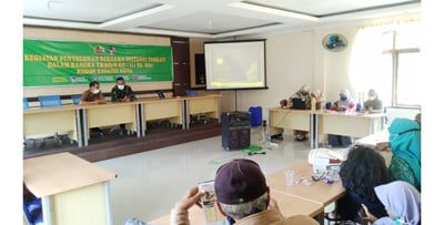 PENYULUHAN—Kodim 0306/Limapuluh Kota yang tergabung dalam Satgas TMMD/N ke-111, melaksanakan penyuluhan tentang rabies bersama Dinas Kesehatan Kabupaten Limapuluh Kota, Kamis (24/6) di Nagari Talang Maur, Kecamatan Mungka.