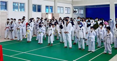 KENAIKAN SABUK—Pengcab Taekwondo Indonesia (TI) Pessel menggelar ujian kenaikan sabuk di aula Disdikbus Pessel.
