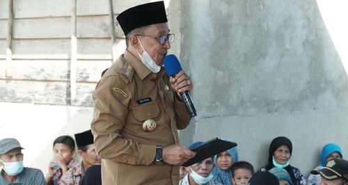 Sebagai Syukur kepada Allah SWT,Bupati Tanah Datar Hadiri Alek Kapalo Banda 1 Bupati Tanah Datar Eka Putra bersama isteri Ny. Lise Eka Putra dengan didampingi oleh Kepala Dinas Pertanian Yulfiardi dan Kepala Dinas PUPR Nofi Hendri hadiri Alek Kapalo Banda di Tampo Jorong Lareh Nan Panjang Nagari Tapi Selo Lintau Buo Utara, keamrin.